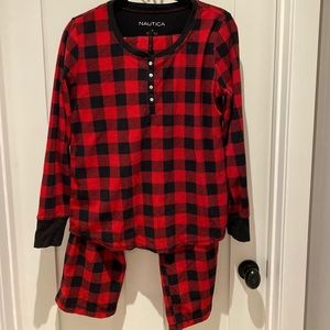 Pyjamas set.